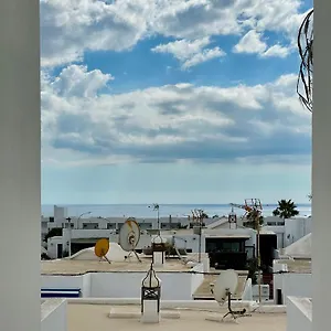 Apartamento Cozy And Sunny Over The Rooftops, Puerto del Carmen (Lanzarote)